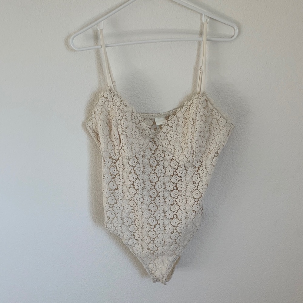 h&m floral crochet one bodysuit